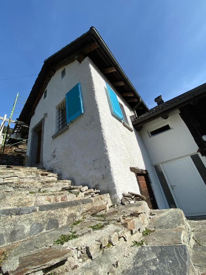 דירות Anzonico Santorini By Quokka 360 - Blue Curtains In The Alps מראה חיצוני תמונה